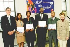 [Photo 2 :  HUD staffs with their Certificates of Achievement ]