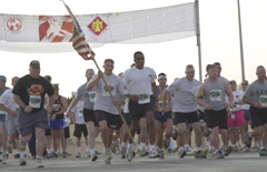 [Photo 4: The race as it begins]