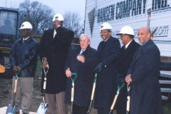 [Photo 2: Des Moines local elected officials and project investors]