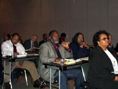 [Photo 3: Conference participants]