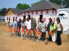 [Photo 1: Cindy Yarbrough with Birmingham Neighborhood Housing Service]