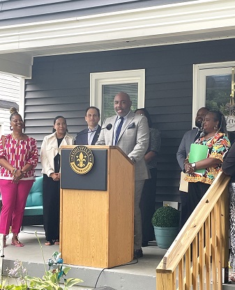 [Left to right: Kimberly Brim-Burns, homeowner; Christina Walton, Realty Advanced Realtor; Craig Greenberg, Mayor, City of Louisville; Charles President Jr., HUD Louisville Field Office Director; Tammy Hawkins, District 1 Councilwoman; Richard Ballard, REVERT Program Director; Christie McCravy Louisville Affordable Housing Trust Fund Executive Director.]