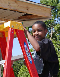 [Photos 1: Boy helps build home]