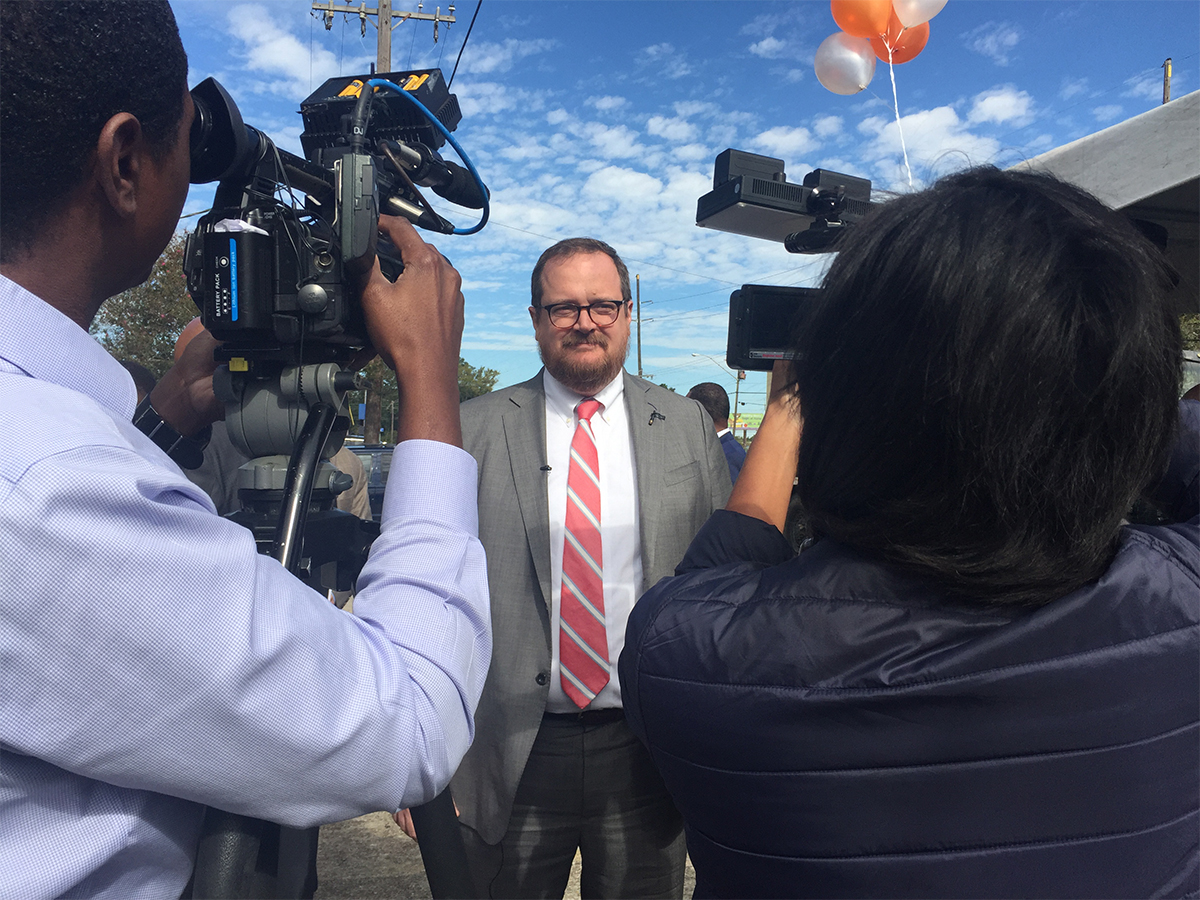 [Kurtz in front of cameras]