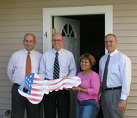 [Photo: Presentation of a ceremonial key to proud homeowner Ms. Liliana Lucas]