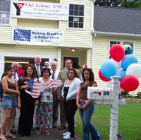 [Photo: A ceremonial key is presented to homeowner Ms. Arce]