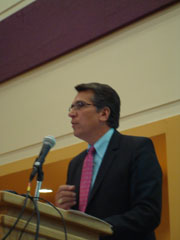 [Photo 1: Regional Administrator Rick Garcia speaks to audience]