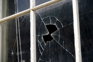 [Cracked/Broken/Missing Panes (Windows - Building Exterior). HUD Photo]