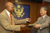 [Photo: HUD Secretary Jackson in meetings with the Chinese Minister of construction Guangtao Wang sign agreement at HUD, 8/30/07]